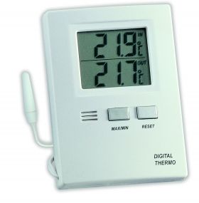  Термометър – за външна и вътрешна температура  с кабел